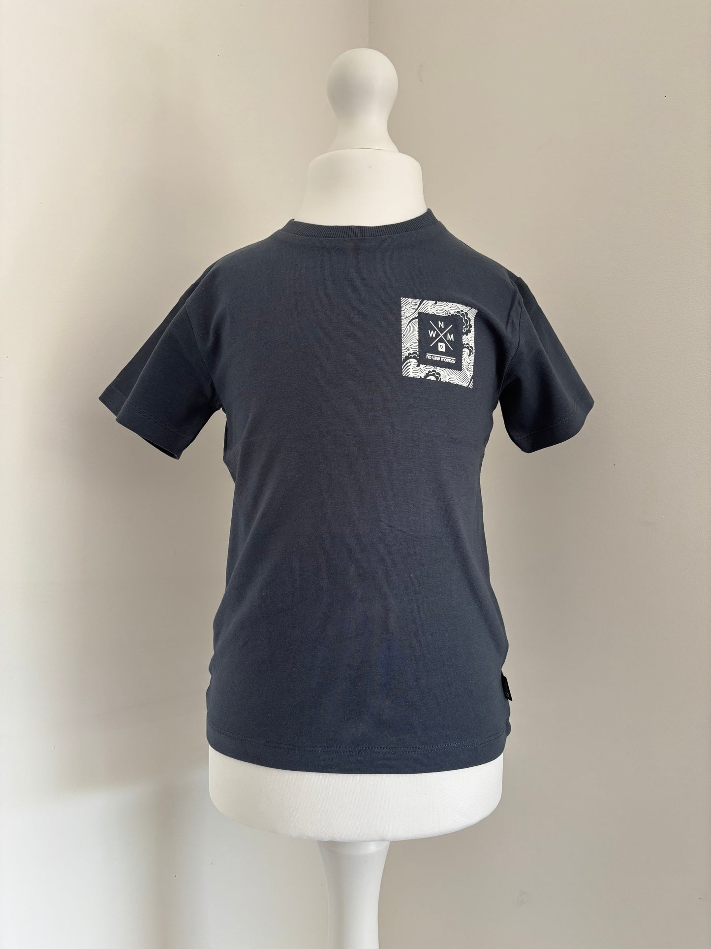 T-shirt bleu foncé