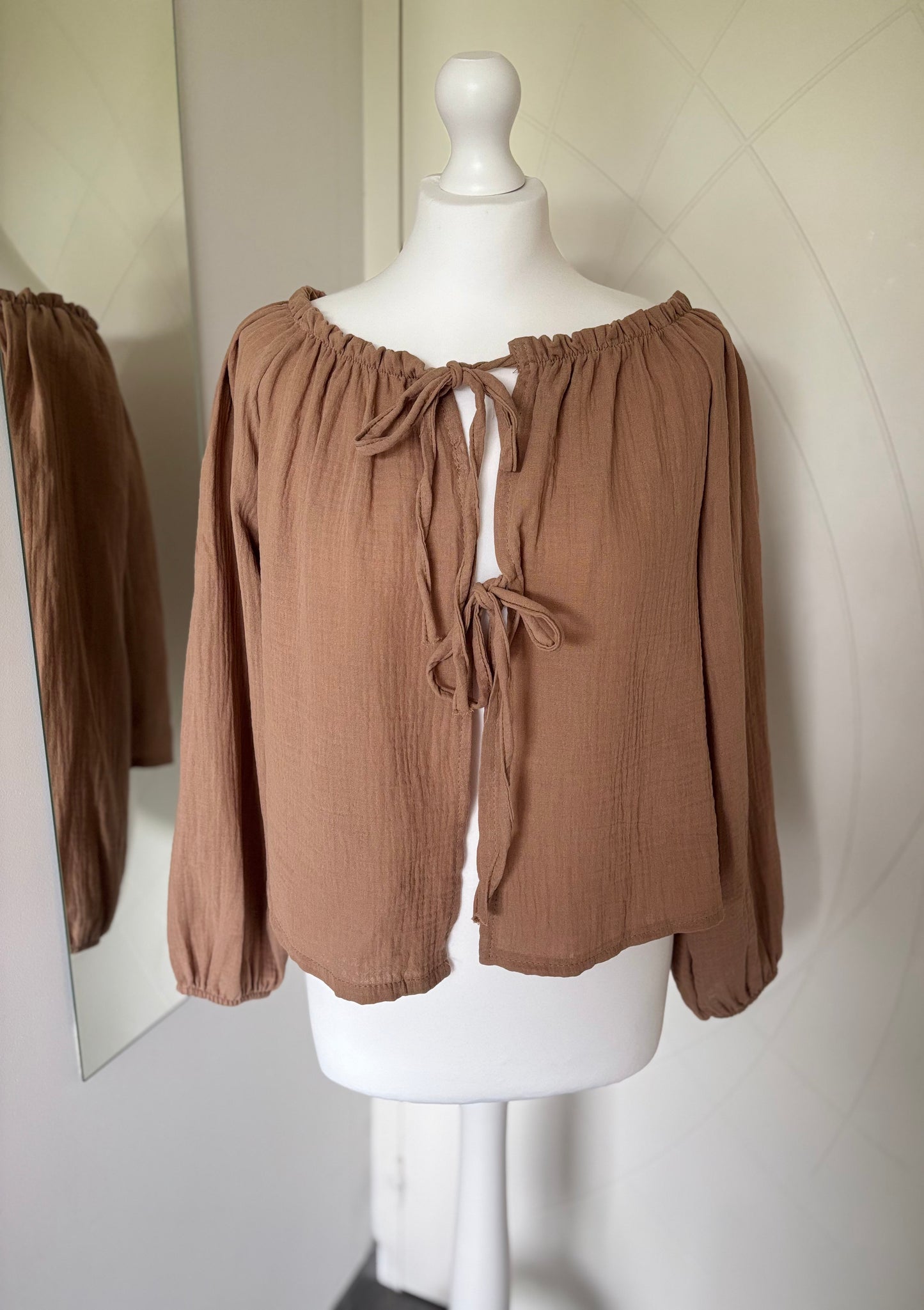 Top col bardot à noeuds en gaze de coton beige