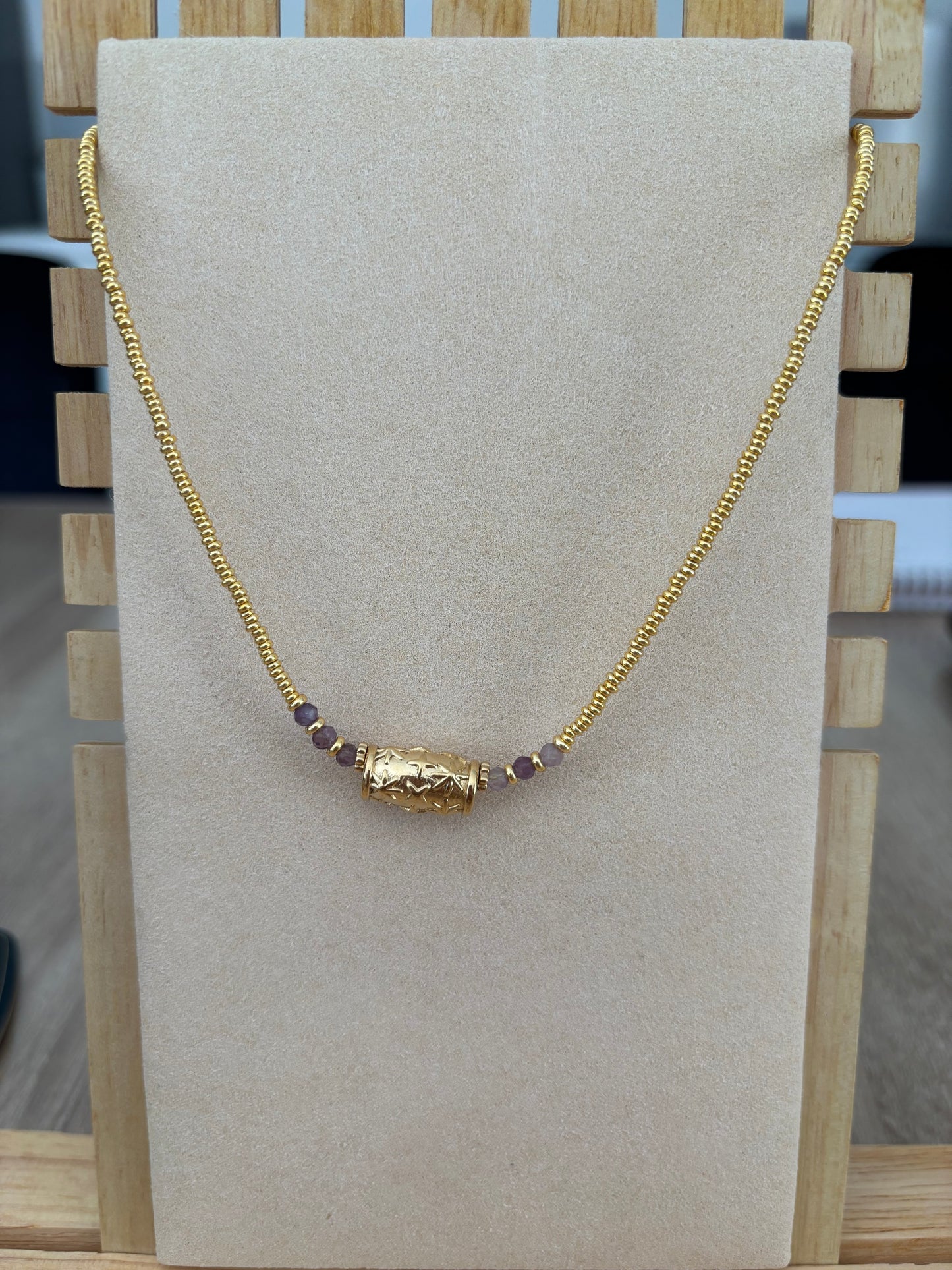 Collier Doré Perles & Cylindre Sculpté