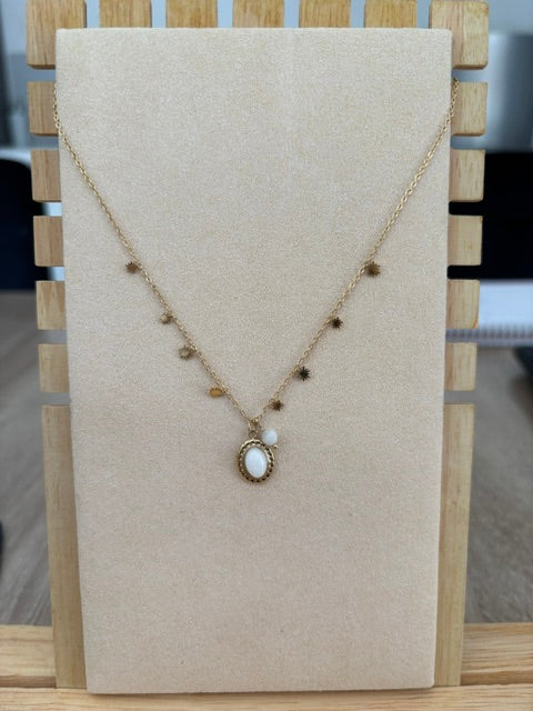 Collier “Lune d’Ivoire” – Élégance Bohème